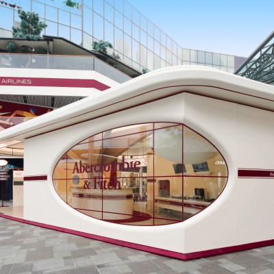 出发即出片 A&F Airlines快闪空间亮相三里屯 品牌代言人李现诠释摩登穿搭