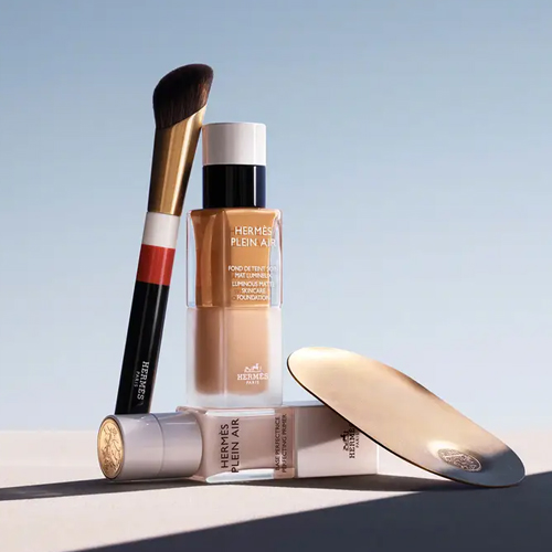爱马仕全新美妆作品 — Plein Air 户外妆容系列莹泽柔光护肤粉底液